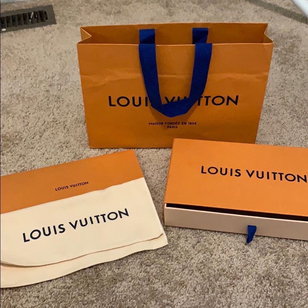 Full set LV packaging